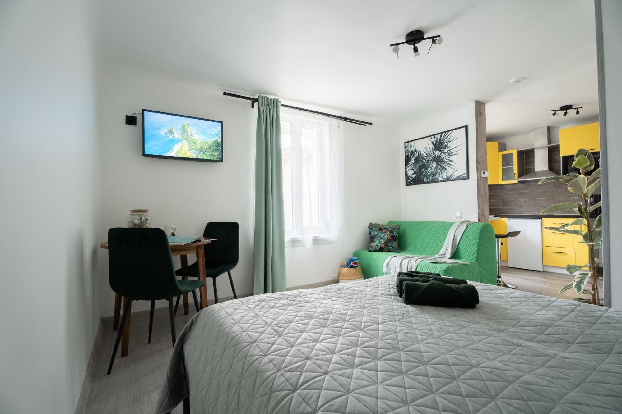 Green Garden & Private Parking Apartments With Playground Riga Eksteriør bilde